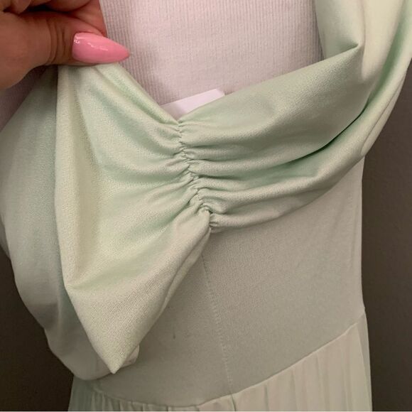 ASOS DESIGN twist front off-the-shoulder pleated maxi dress in sage Mint Green - Picture 11 of 16